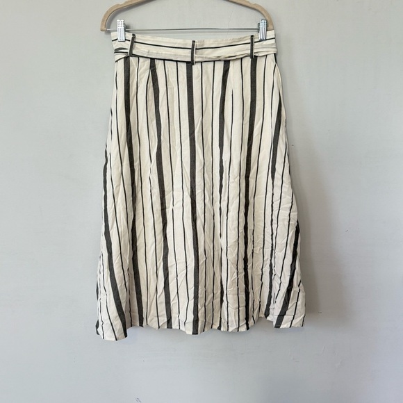 LOFT Gray and White Striped A-Line Skirt, Tie Belt, Size 8 - Picture 4 of 7